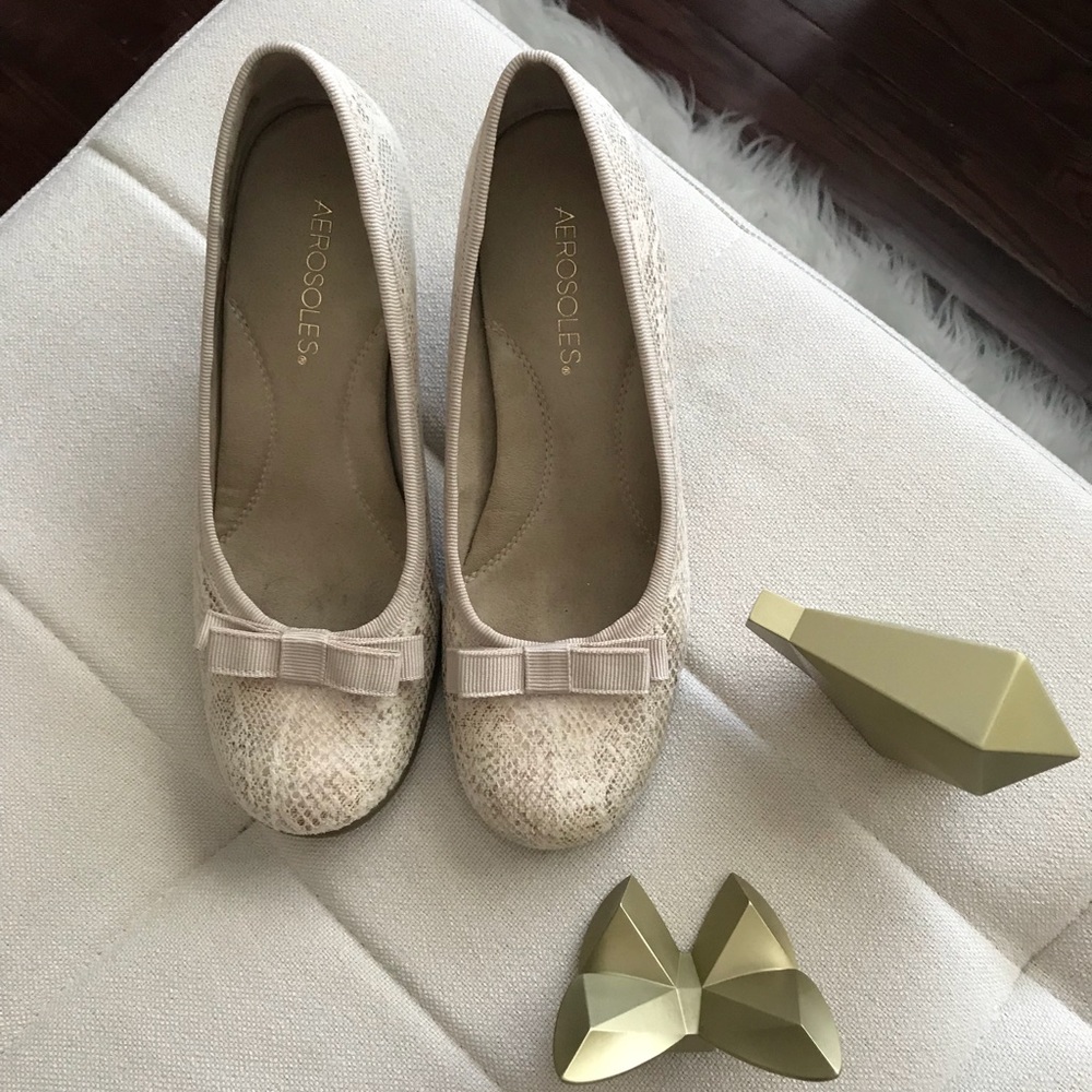 AEROSOLES very cute comfortable pumps.